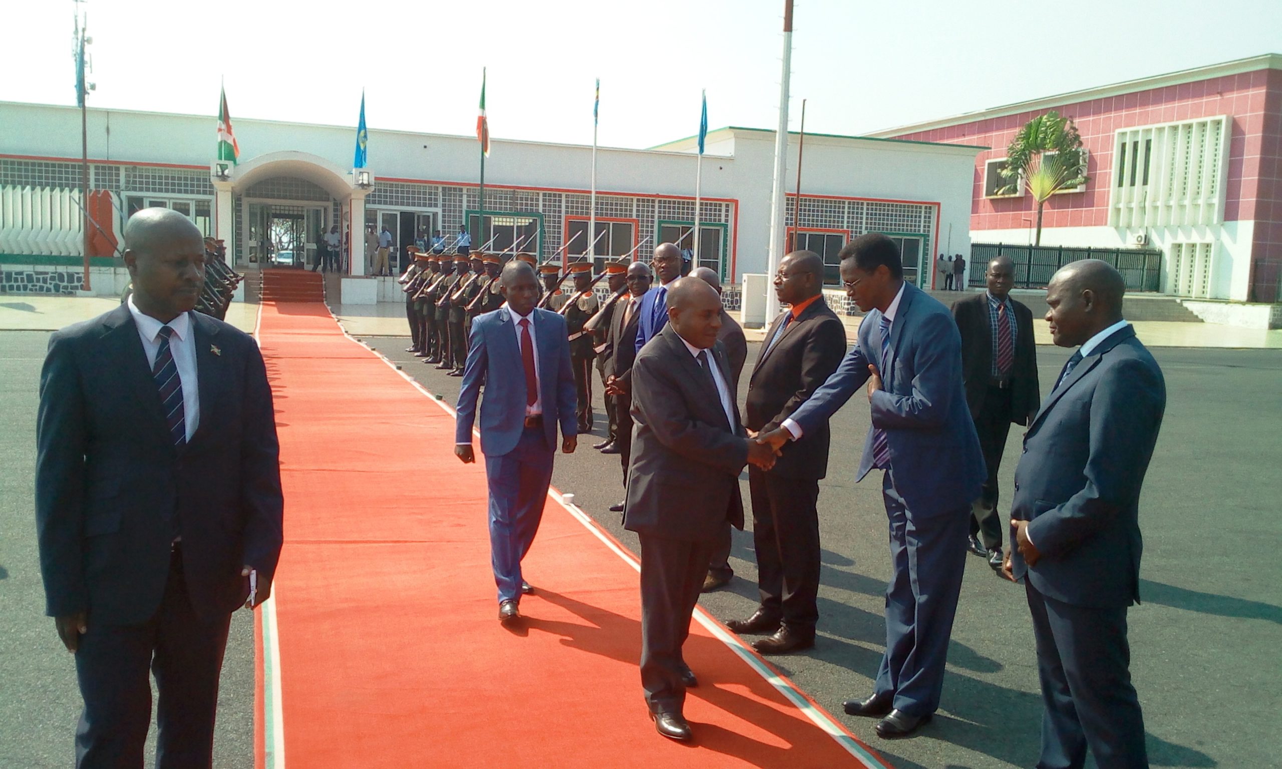 Départ de Son Excellence Monsieur le Deuxième Vice Président pour participer au sommet des pays membres de l’Initiative du Bassin du Nil