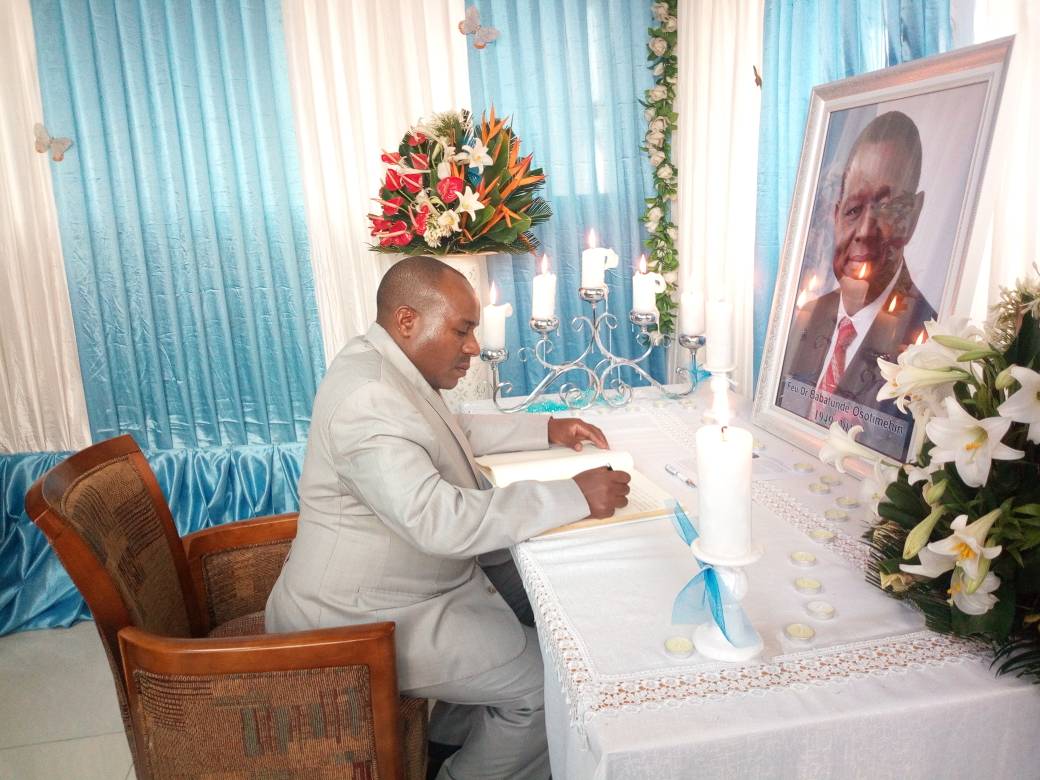 Le Deuxième Vice-Président de la République présente les condoléances du Gouvernement du Burundi au FNUAP