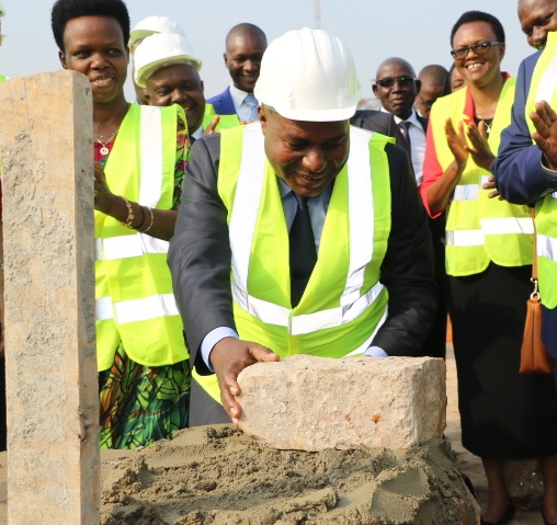 Un nouveau-né dans l’espace académique burundais: le Deuxième Vice-Président de la République procède au lancement officiel de l’Ecole Doctorale à l’Université du Burundi
