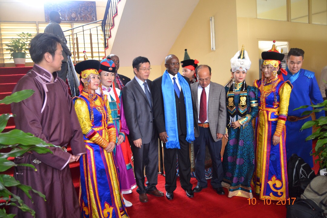 Le Premier vice-Président de la République a reçu le groupe culturel de la Mongolie intérieure accompagné de l’Ambassadeur de la République Populaire de Chine au Burundi