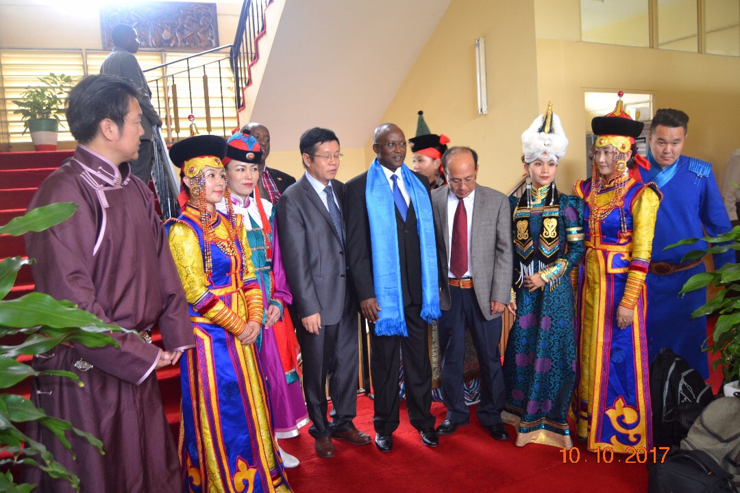 Le Premier vice-Président de la République a reçu le groupe culturel de la Mongolie intérieure accompagné de l’Ambassadeur de la République Populaire de Chine au Burundi