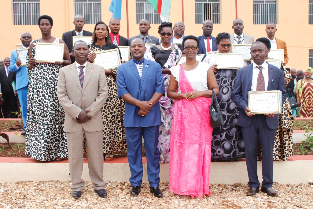 Son Excellence Pierre Nkurunziza prime 14 communes avec les meilleures performances en 2016