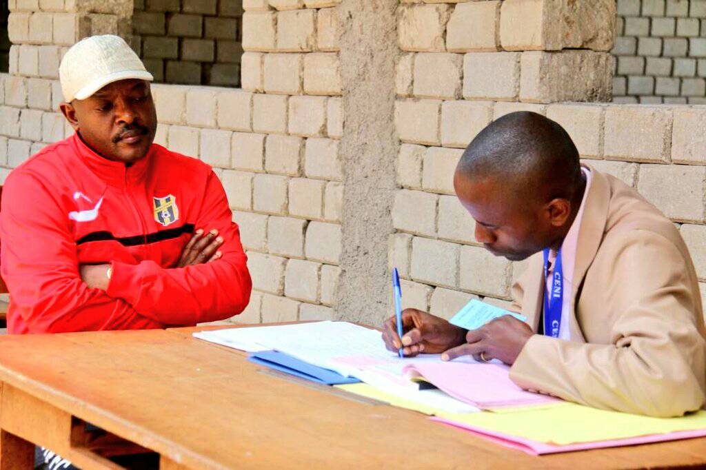 Son Excellence Pierre Nkurunziza se fait enroler pour les élections