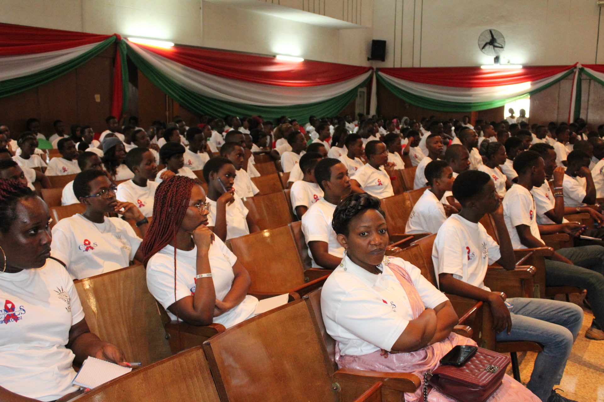 La Première Dame du Burundi rencontre les jeunes de la commune Mukaza