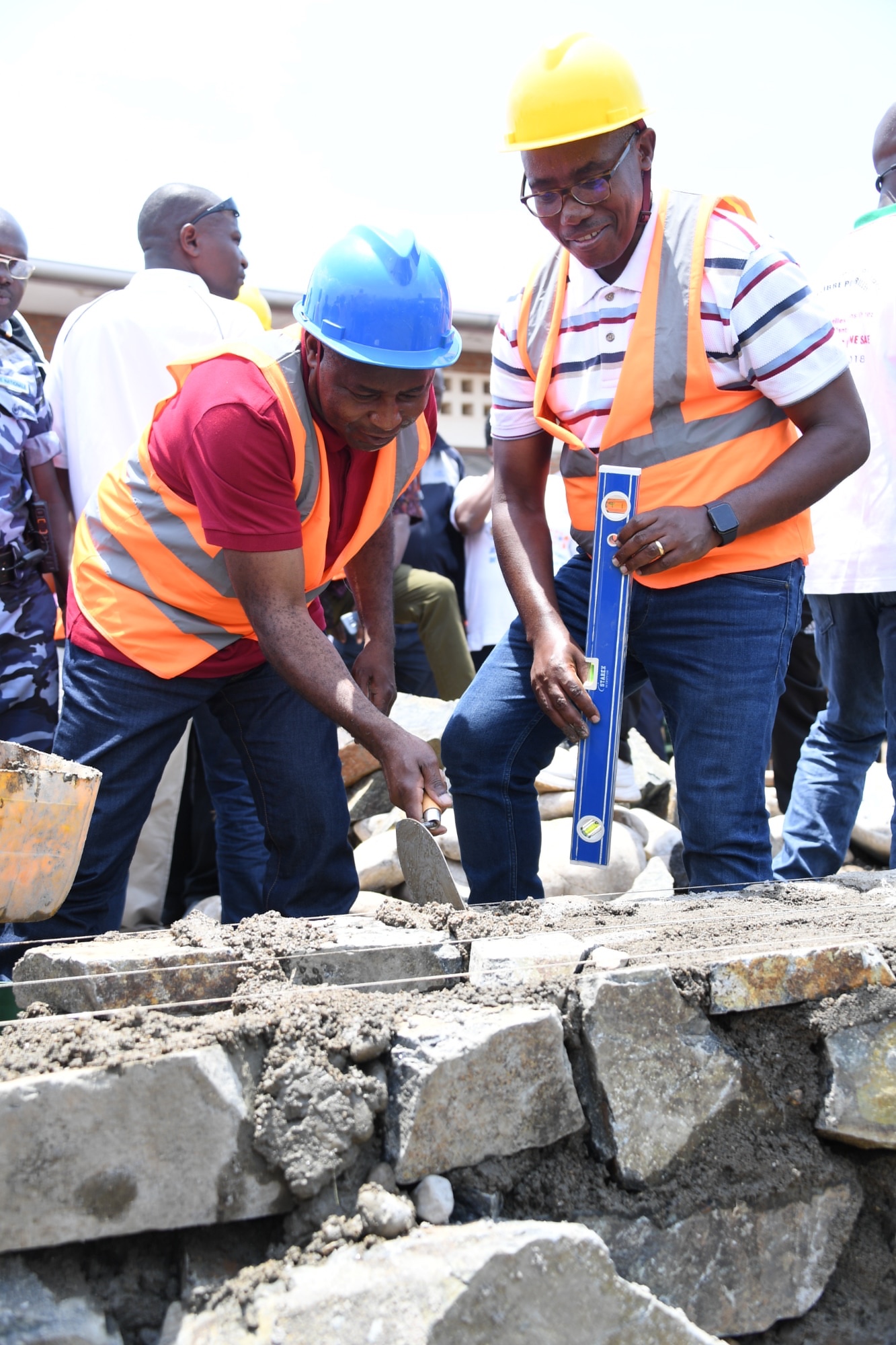 Umukuru w’Ihihugu atanguje icese ibikorwa vyo kwubaka ikigo co gupima coronavirus muri Komine Gihanga