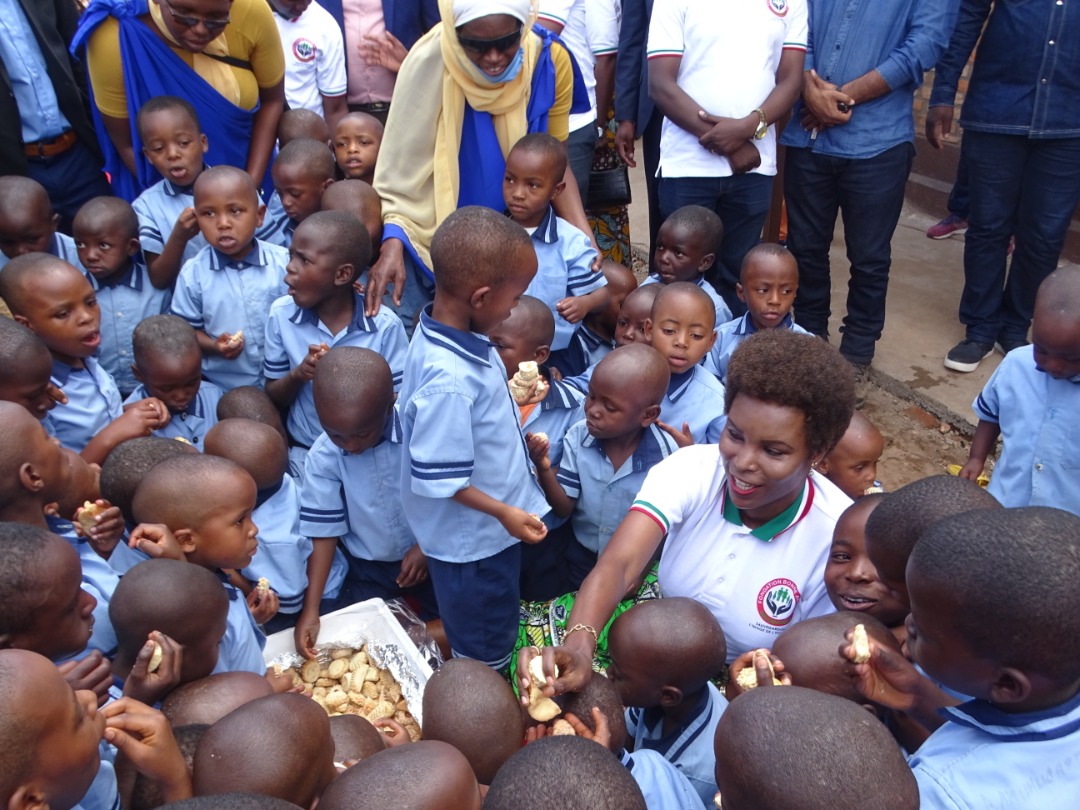 La Première Dame assiste l’Ecole « Faith School » de Muramvya