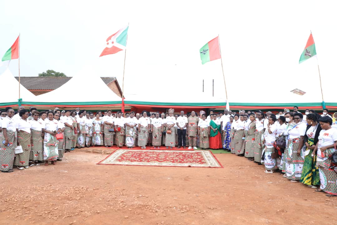 La ligue des femmes du CNDD-FDD apporte son appui à l’extension du centre URUMURI de Gitega