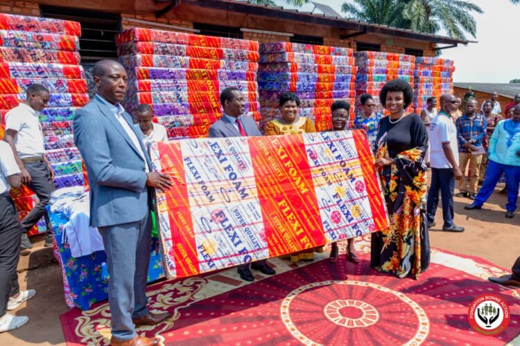 La Première Dame et Présidente de l’OPDD-Burundi sensibise les jeunes sur la sagesse, le leadership, la santé de la reproduction et la lutte contre le SIDA