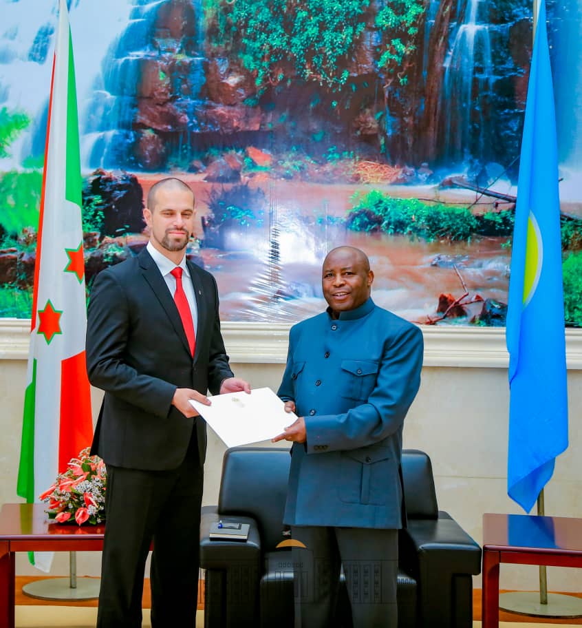 Le Président Ndayishimiye reçoit les lettres de créance de 6 ambassadeurs