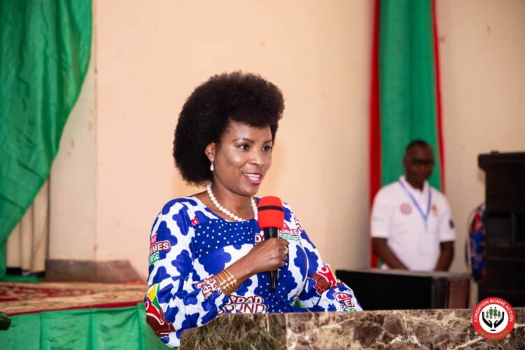 La Première Dame SE Angeline NDAYISHIMIYE contribue pour le bien-être des malades mentaux