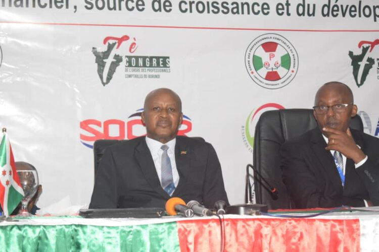 Le Vice-Président BAZOMBANZA rehausse le lancement des travaux du 7ème Congrès annuel des professionnels comptables du Burundi