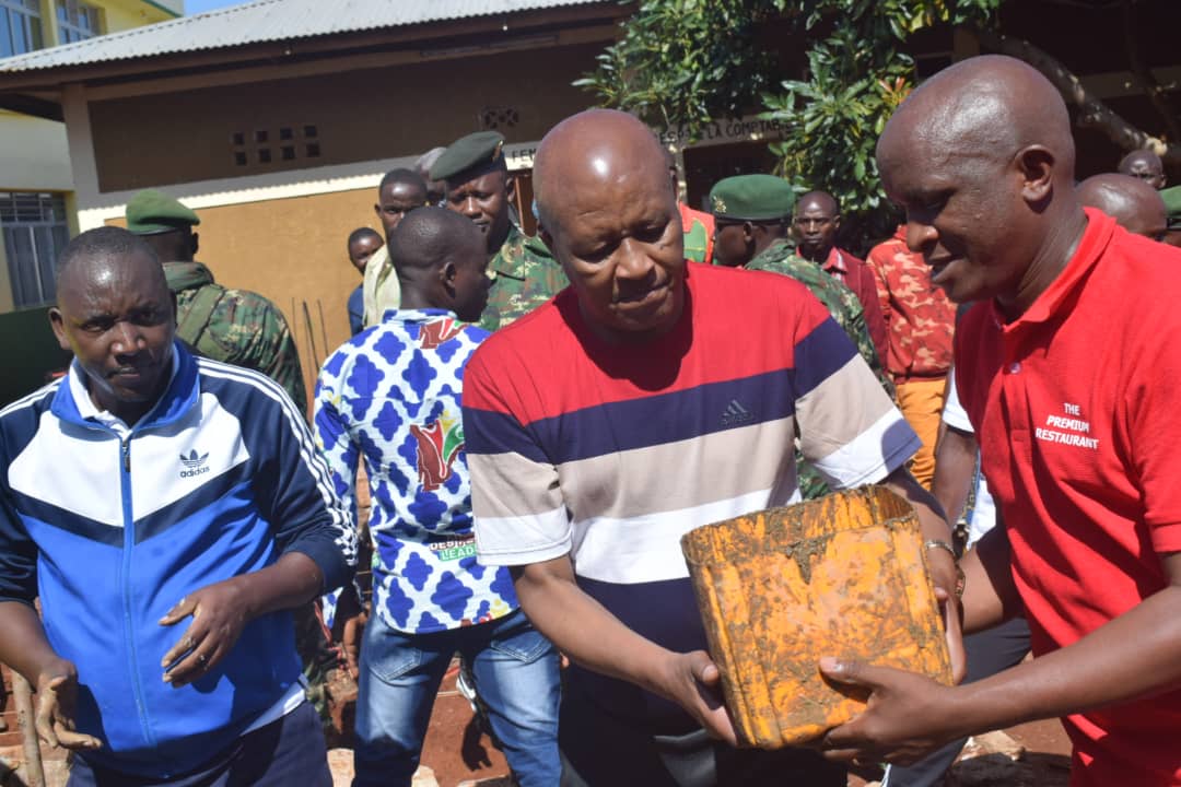 Le Vice-Président appelle la population burundaise à redoubler d’efforts dans les travaux de développement communautaire